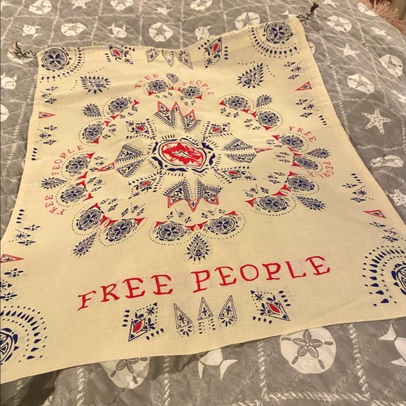 Free People Handbags - ❤️Free People Drawstring Cloth Bag ❤️